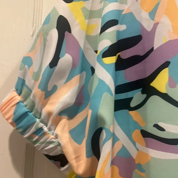 CROSBY by Mollie Burch Relaxed  Short Sleeve Blouse in Blue and Green - Picture 3 of 3